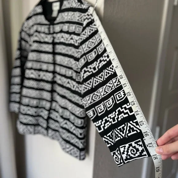 Chico's VTG Womens Size L (Chico's Size 2)
Black White Embroidered Blazer - Picture 4 of 4